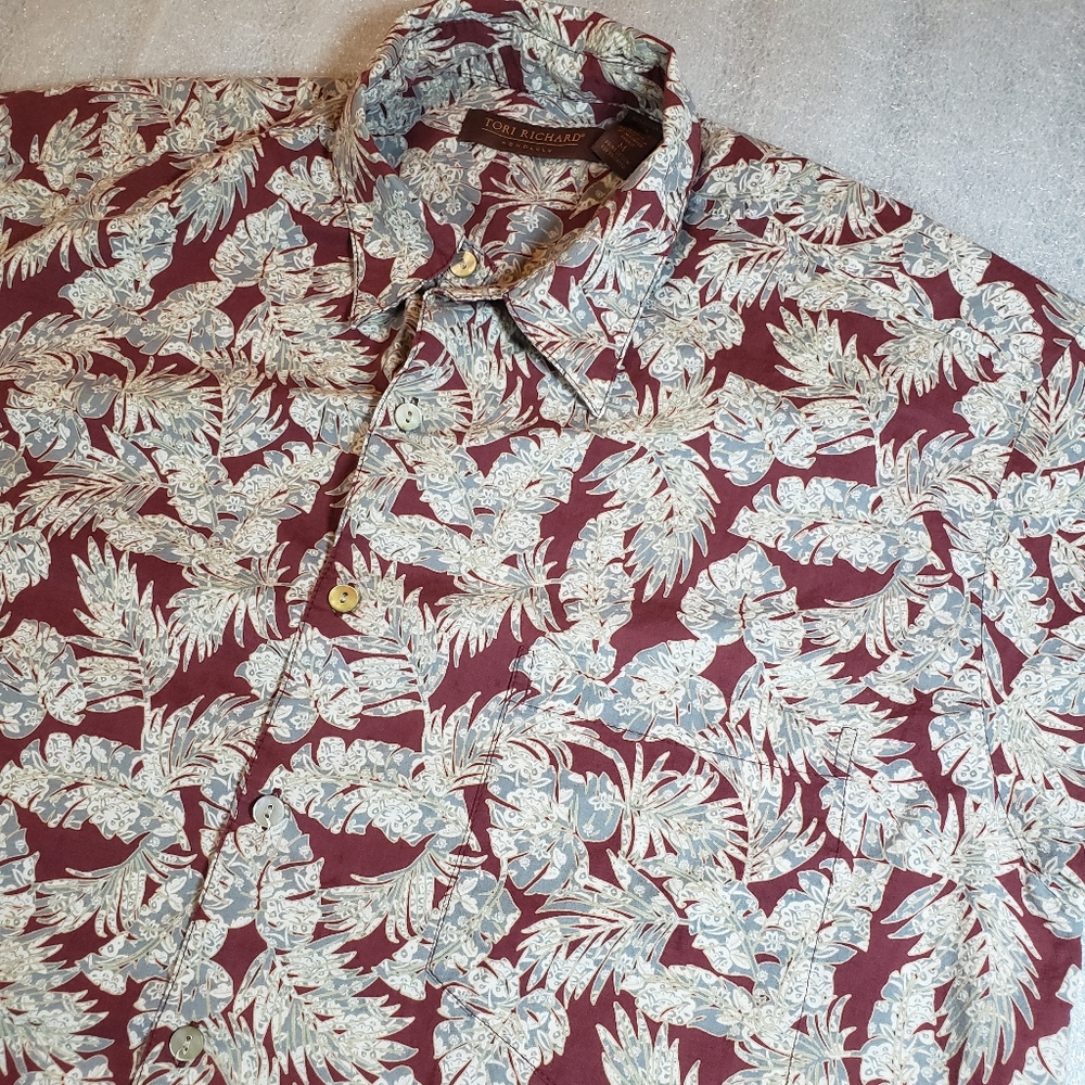 TORI RICHARD Men's Medium Hawaiian Cotton Lawn Shirt Red Leaf Palm Print Beach